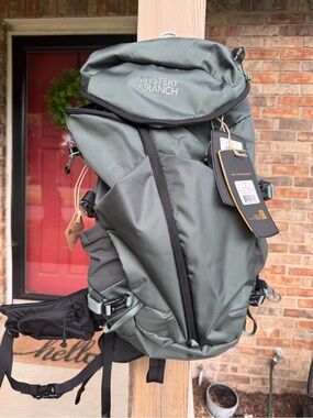 New Mystery Ranch Coulee 30 Backpack Mineral Grey 30L Hiking Daypack Frame